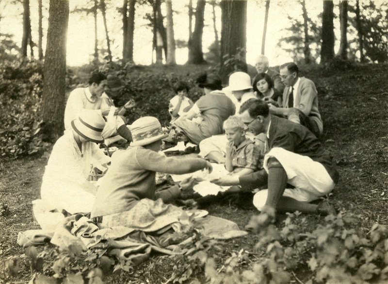 L236_PicnicAtWellesley4July1924A